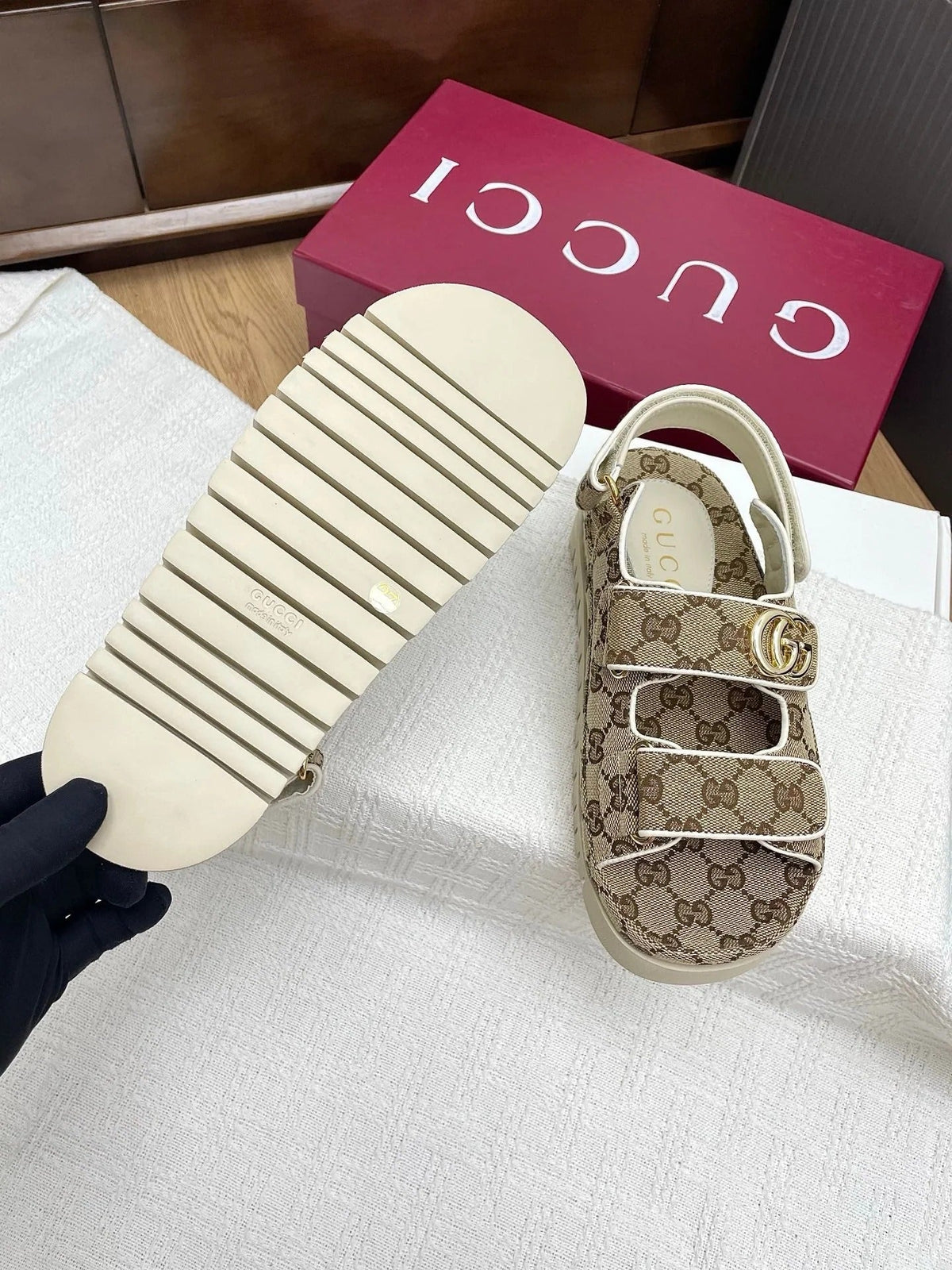 Gi CLASSIC SANDALS 25S WITH GOLD HARDWARE